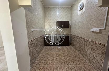 Villa - 2 - 1 for rent in Umm Al Seneem Street - Ain Khaled - Doha