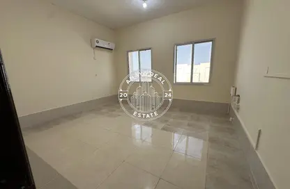 فيلا - 2 غرف نوم - 1 حمام للايجار في شارع ام السنيم - عين خالد - الدوحة
