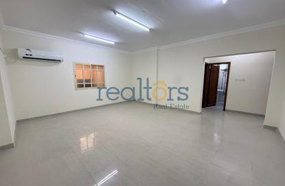 Apartment - 2 - 2 for rent in Thabit Bin Zaid Street - Al Mansoura - Doha
