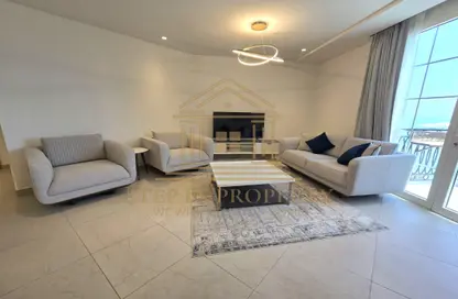 Apartment - 3 Bedrooms - 5 Bathrooms for rent in Floresta Gardens - Floresta Gardens - The Pearl Island - Doha