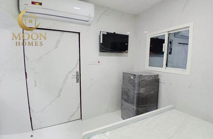 Apartment - Studio - 1 Bathroom for rent in Umm Ghuwailina 4 - Umm Ghuwailina - Doha