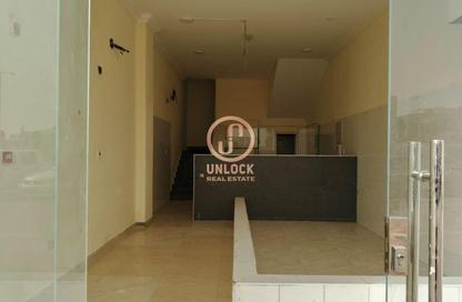 Shop - Studio - 1 Bathroom for rent in Wholesale Market Street - Abu Hamour - Doha