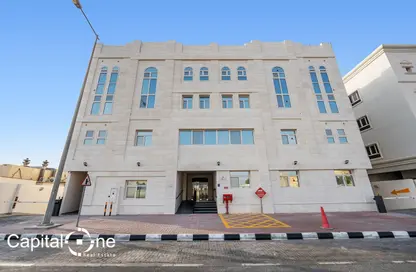 شقة - 2 غرف نوم - 2 حمامات للايجار في شارع عمر بن عبدالعزيز - مدينة خليفة - الدوحة