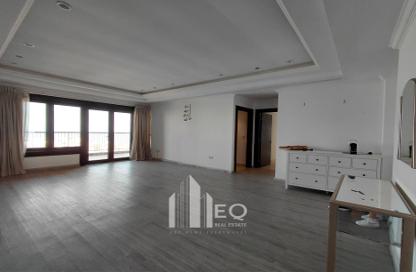 Apartment - 2 Bedrooms - 3 Bathrooms for rent in East Porto Drive - Porto Arabia - The Pearl Island - Doha