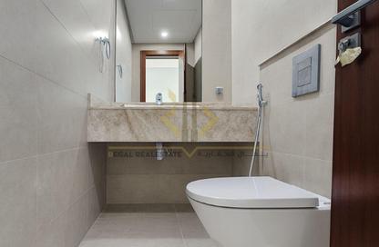 Apartment - 2 Bedrooms - 3 Bathrooms for rent in Marina Residences 195 - Marina District - Lusail