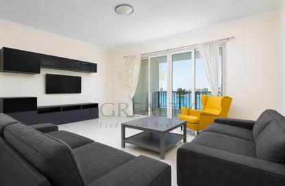 Townhouse - 2 Bedrooms - 2 Bathrooms for rent in Viva West - Viva Bahriyah - The Pearl Island - Doha