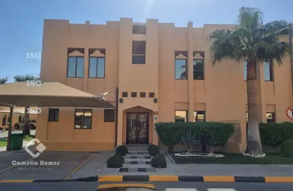 Compound - 4 Bedrooms - 5 Bathrooms for rent in Umm Al Seneem Street - Ain Khaled - Doha