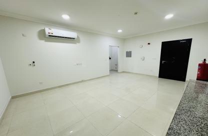 Apartment - 1 Bedroom - 1 Bathroom for rent in Umm Ghwailina Comm - Umm Ghuwalina - Umm Ghuwailina - Doha