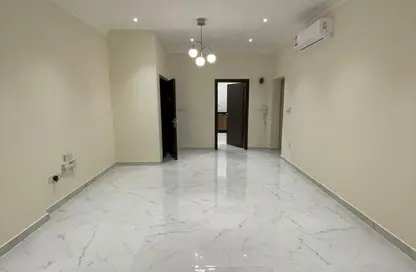 Apartment - 3 Bedrooms - 2 Bathrooms for rent in Muraikh - AlMuraikh - Doha