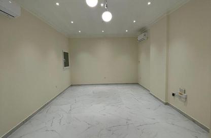 Apartment - 3 Bedrooms - 2 Bathrooms for rent in Muraikh - AlMuraikh - Doha
