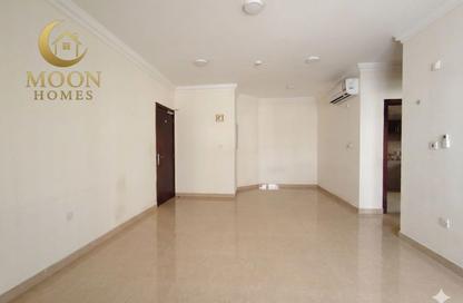 Apartment - 1 Bedroom - 2 Bathrooms for rent in Umm Ghuwailina 4 - Umm Ghuwailina - Doha