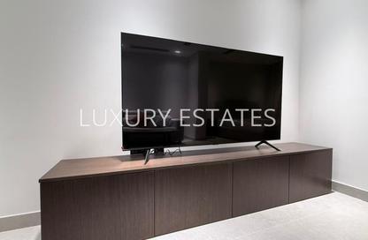 Apartment - Studio - 1 Bathroom for sale in Floresta Gardens - Floresta Gardens - The Pearl Island - Doha Apartment - Studio - 1 Bathroom for sale in Floresta Gardens - Floresta Gardens - The Pearl Island - Doha