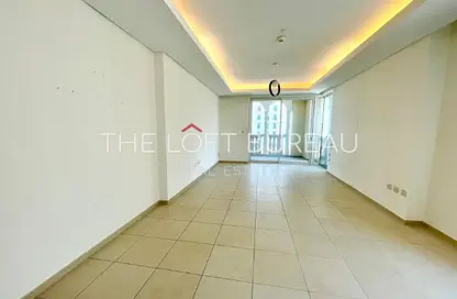 Apartment - 2 Bedrooms - 3 Bathrooms for rent in Viva West - Viva Bahriyah - The Pearl Island - Doha