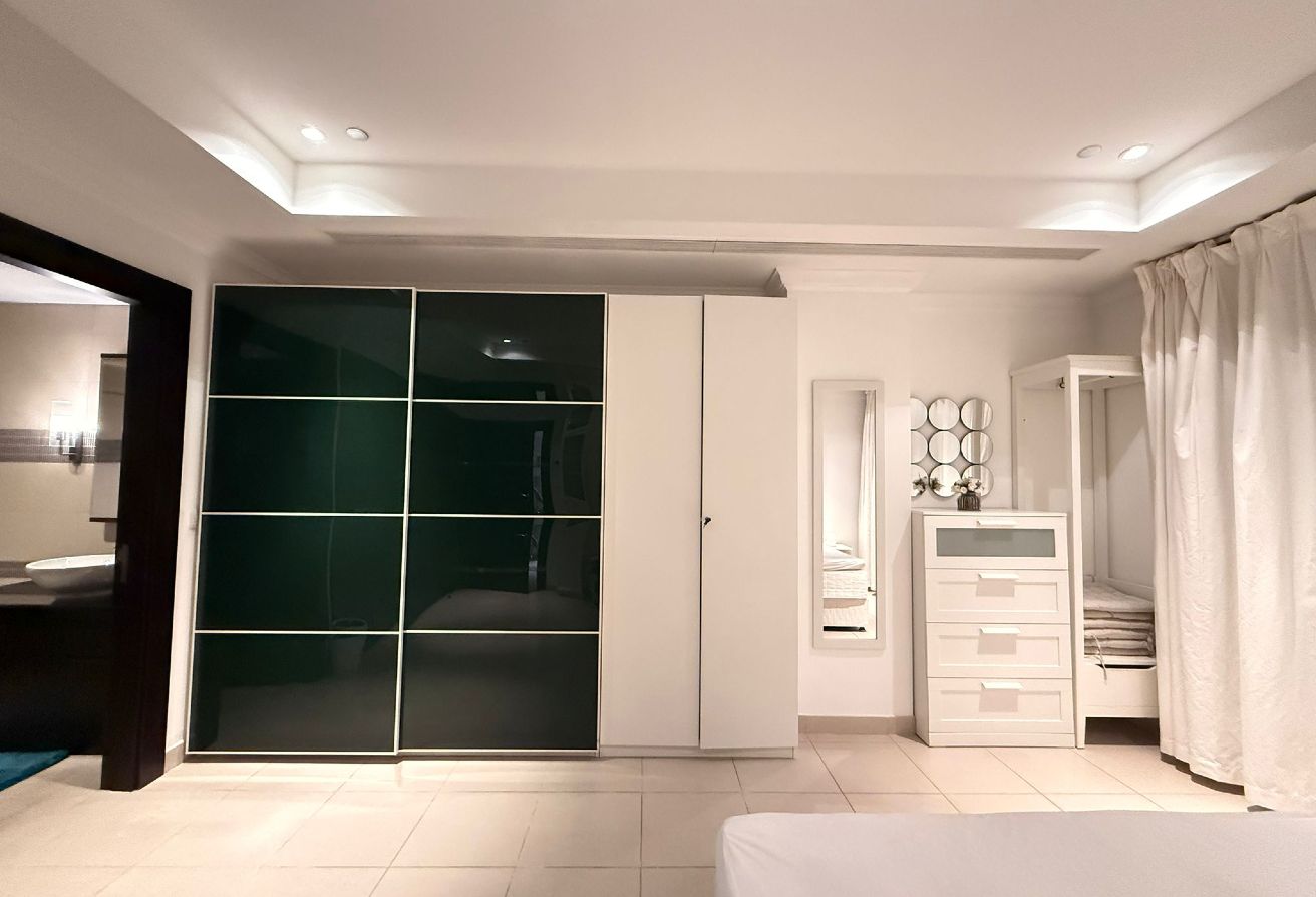 1BHK Sea View Apartment in Porto Arabia Pearl thumbnail 9