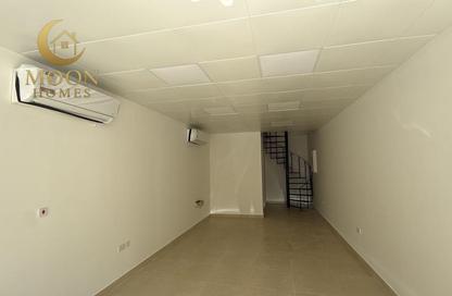 Shop - Studio - 1 Bathroom for rent in Al Mansoura - Al Mansoura - Doha