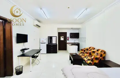 Apartment - Studio - 1 Bathroom for rent in Umm Ghuwailina 4 - Umm Ghuwailina - Doha