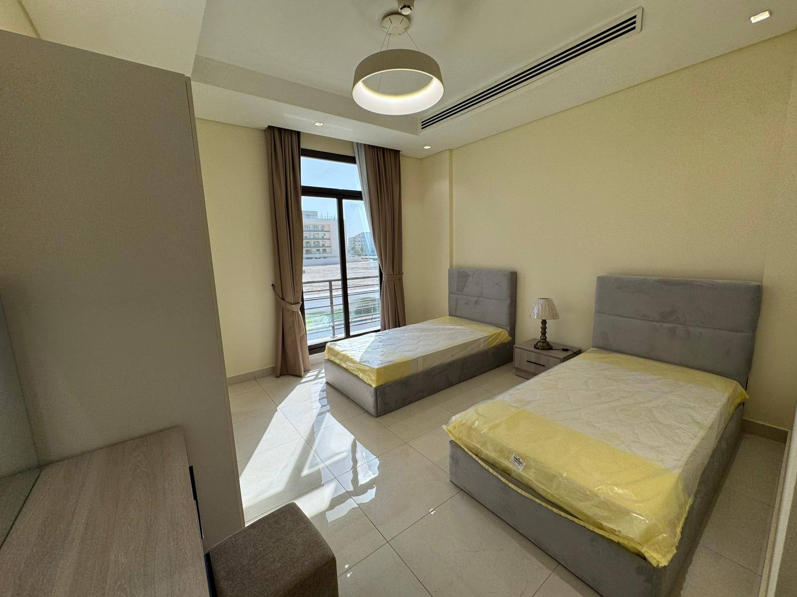 BRAND NEW 2 BEDROOM FULLY FURNISHED BIG LAYOUT thumbnail 6
