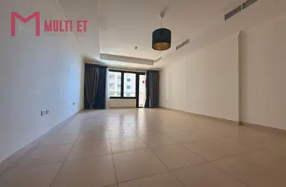 Apartment - 2 Bedrooms - 3 Bathrooms for rent in West Porto Drive - Porto Arabia - The Pearl Island - Doha