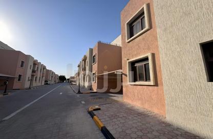 مجمع سكني - 7 غرف نوم - 7 حمامات للايجار في أبو هامور - الدوحة