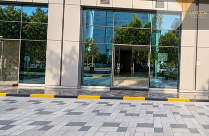 Shop - Studio - 1 for rent in Marina Tower 23 - Marina District - Lusail