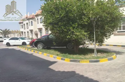 مجمع سكني - 5 غرف نوم - 5 حمامات للإيجار في الغرافة - الدوحة