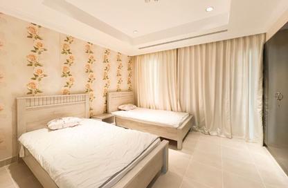 Apartment - 2 Bedrooms - 3 Bathrooms for sale in Viva West - Viva Bahriyah - The Pearl Island - Doha