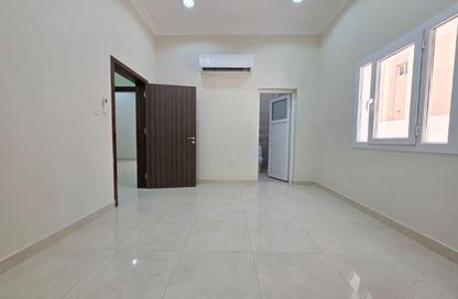Apartment - 2 Bedrooms - 3 Bathrooms for rent in Al Nasr Street - Al Nasr - Doha