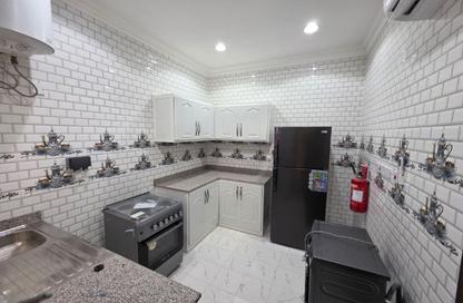 Apartment - 2 Bedrooms - 3 Bathrooms for rent in Al Nasr Street - Al Nasr - Doha
