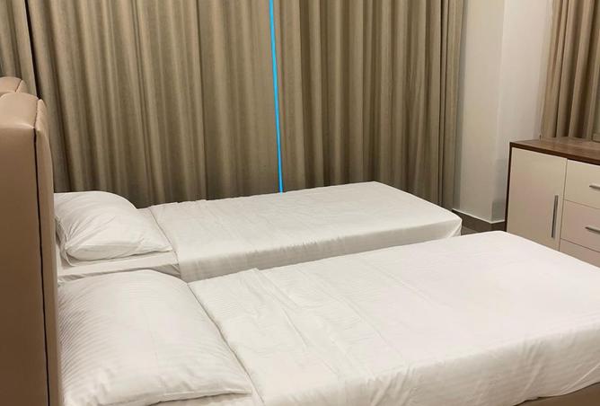 982749 - Property Image 3