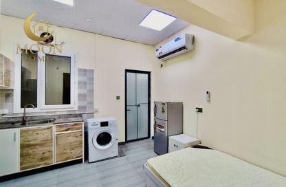 Apartment - Studio - 1 Bathroom for rent in Umm Ghuwailina 4 - Umm Ghuwailina - Doha