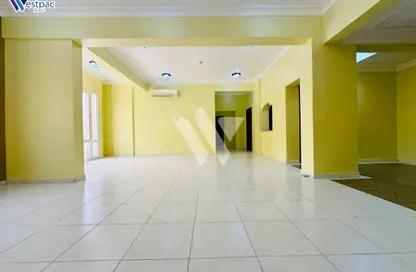 Apartment - 3 Bedrooms - 2 Bathrooms for rent in Al Mansoura - Al Mansoura - Doha