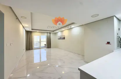 شقة - 2 غرف نوم - 3 حمامات للايجار في مبنى ريفان - الاركية سيتي - الوسيل