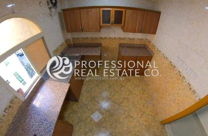 Apartment - 2 Bedrooms - 2 Bathrooms for rent in Hadramout Street - Doha Al Jadeed - Doha