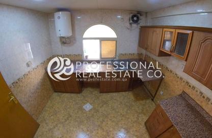 Apartment - 2 Bedrooms - 2 Bathrooms for rent in Hadramout Street - Doha Al Jadeed - Doha