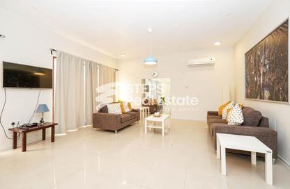 Villa - 5 - 5 for rent in Al Kheesa - Al Kheesa - Umm Salal Mohammed