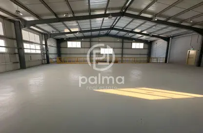 معرض - استوديو - 8 حمامات للايجار في شارع الصناعية الشرقي - بركة العوامر - الوكرة