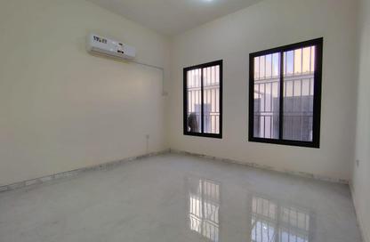 Apartment - 2 Bedrooms - 2 Bathrooms for rent in New Salata - Salata - Doha