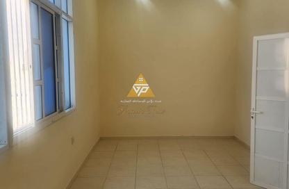 Villa - 1 - 1 for rent in Izghawa - Izghawa - Doha