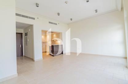 Apartment - 3 Bedrooms - 4 Bathrooms for rent in Qanat Quartier - The Pearl Island - Doha