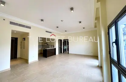 Apartment - 2 Bedrooms - 2 Bathrooms for rent in Qanat Quartier - The Pearl Island - Doha