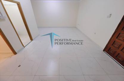 Apartment - Studio - 1 Bathroom for rent in Bin Omran 35 - Fereej Bin Omran - Doha