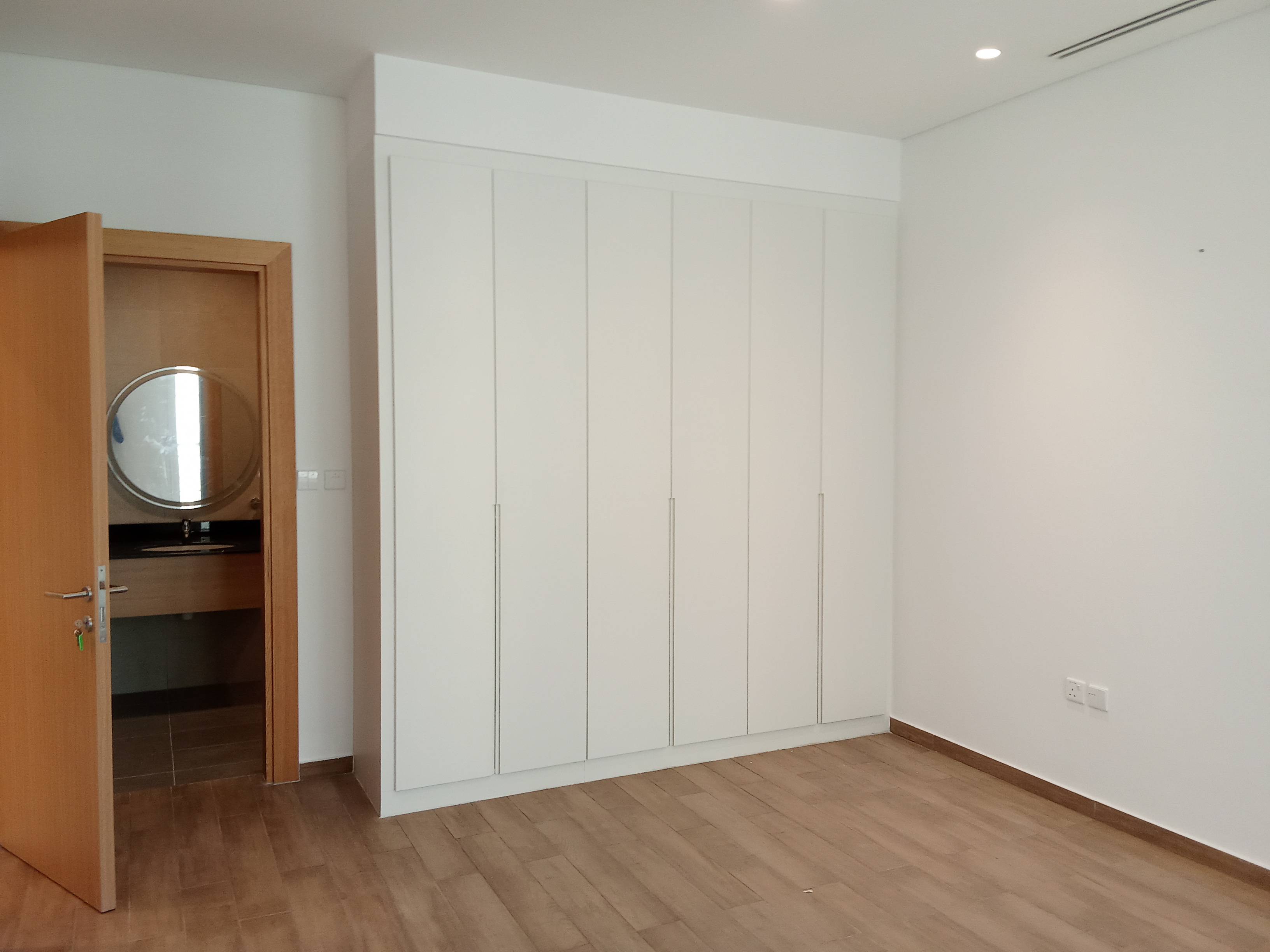 Spacious 1BHK Apartment, Floresta (Bills included) thumbnail 4