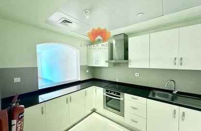 Apartment - 1 Bedroom - 2 Bathrooms for rent in West Porto Drive - Porto Arabia - The Pearl Island - Doha