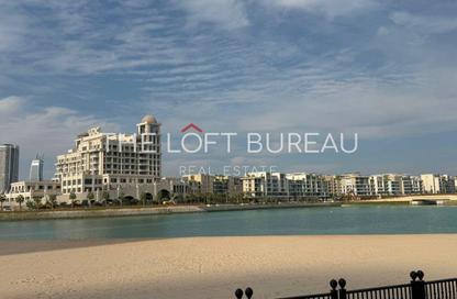 Villa - 5 Bedrooms - 7 Bathrooms for rent in Abraj Bay - Abraj Quartiers - The Pearl Island - Doha