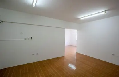 Apartment - 3 Bedrooms - 2 Bathrooms for rent in EB12 - Fereej Bin Mahmoud North - Fereej Bin Mahmoud - Doha