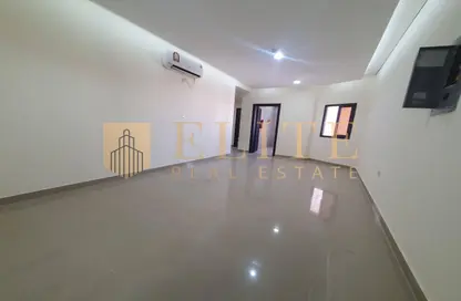 Apartment - 2 Bedrooms - 2 Bathrooms for rent in Omar Bin Abdul Aziz Street - Madinat Khalifa - Doha