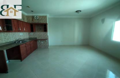 Apartment - 1 Bedroom - 1 Bathroom for rent in Umm Ghwailina Comm - Umm Ghuwalina - Umm Ghuwailina - Doha
