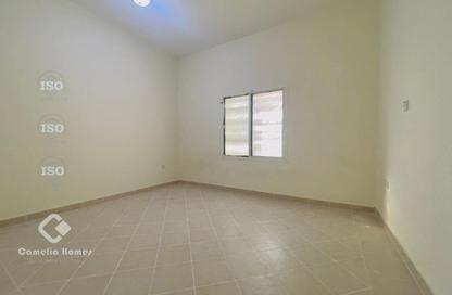 مجمع سكني - 5 غرف نوم - 4 حمامات للايجار في شارع ام السنيم - عين خالد - الدوحة