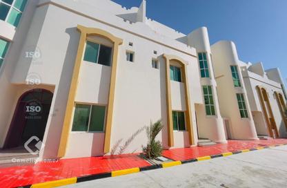 مجمع سكني - 5 غرف نوم - 4 حمامات للايجار في شارع ام السنيم - عين خالد - الدوحة