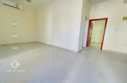 مجمع سكني - 5 غرف نوم - 4 حمامات للايجار في شارع ام السنيم - عين خالد - الدوحة